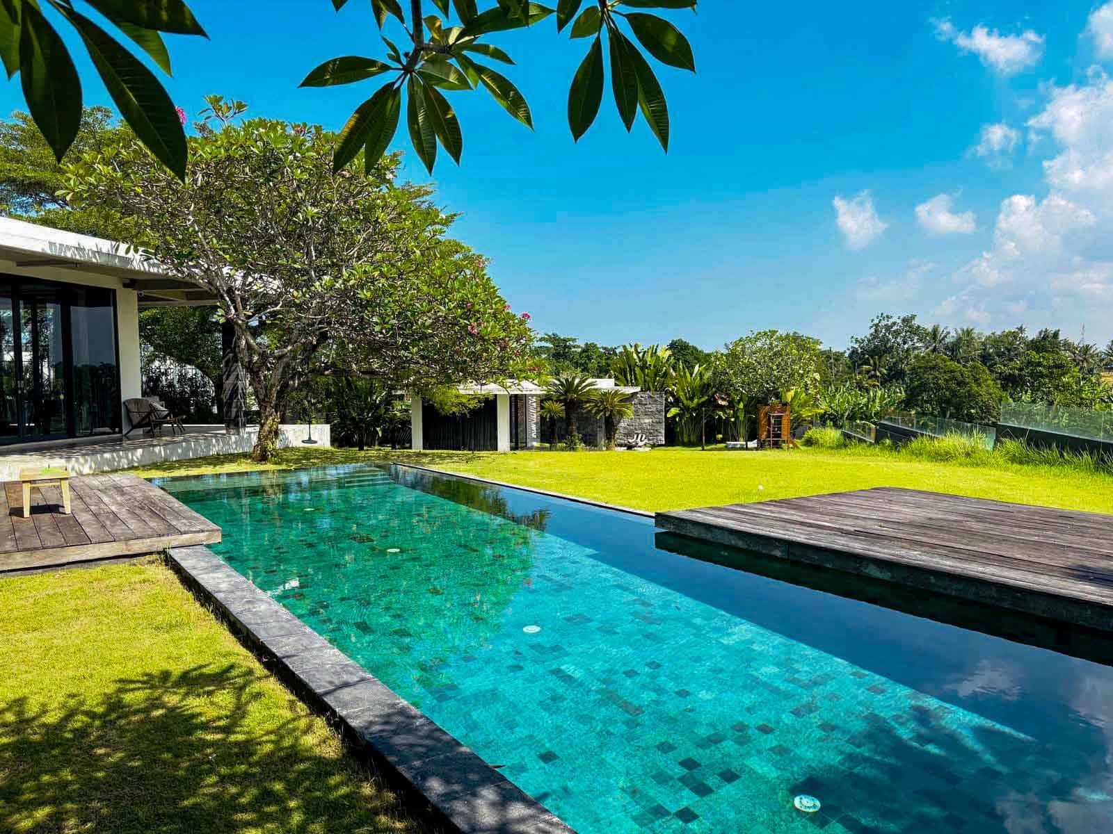 A 28-ARE GARDEN VILLA FOUR MINUTES FROM NYANYI BEACH - photo 1