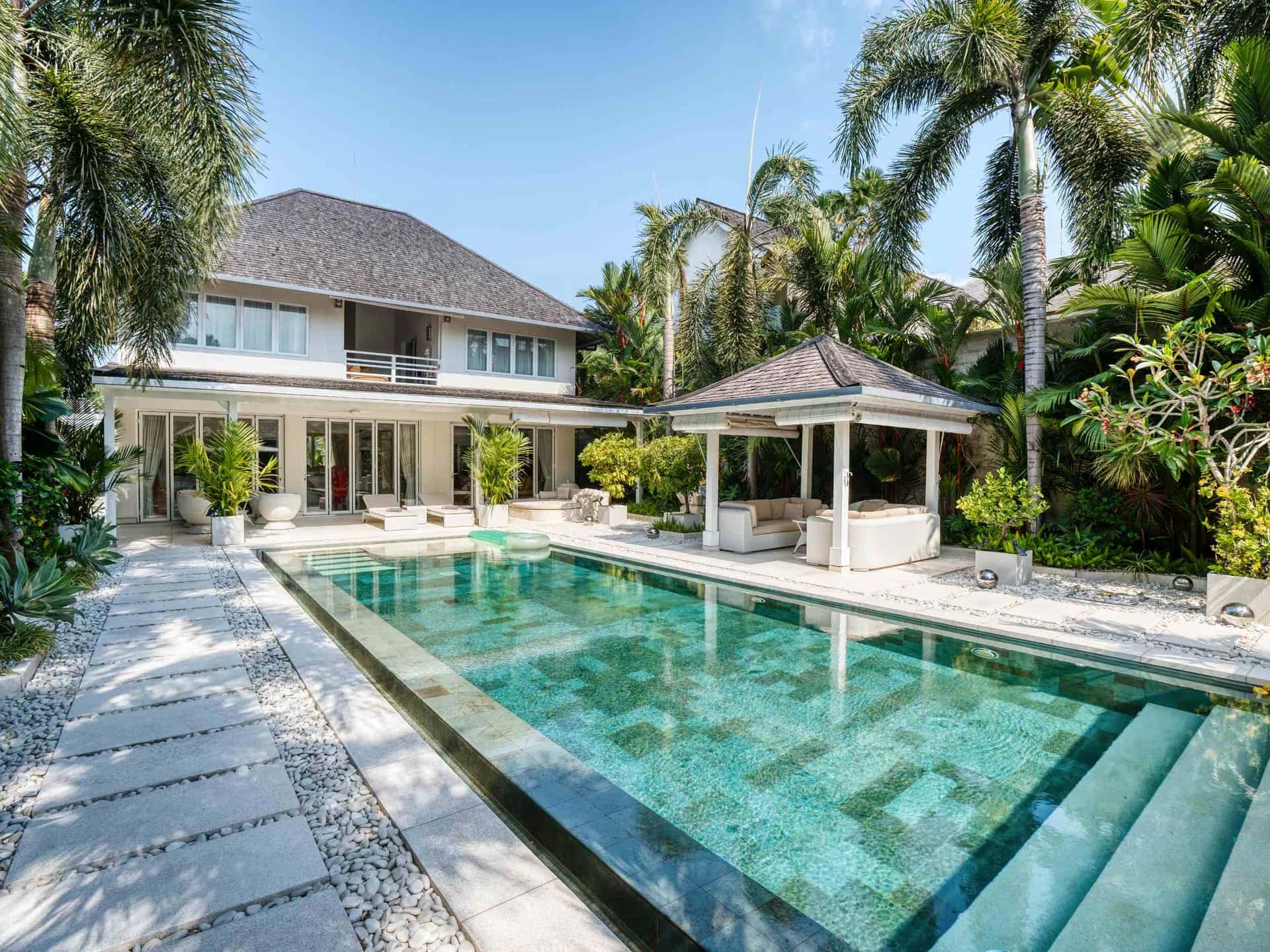 SEMINYAK’S BIGGER VILLA — 7 ARE, THREE BEDROOMS, 12 METRES OF POOL - photo 1