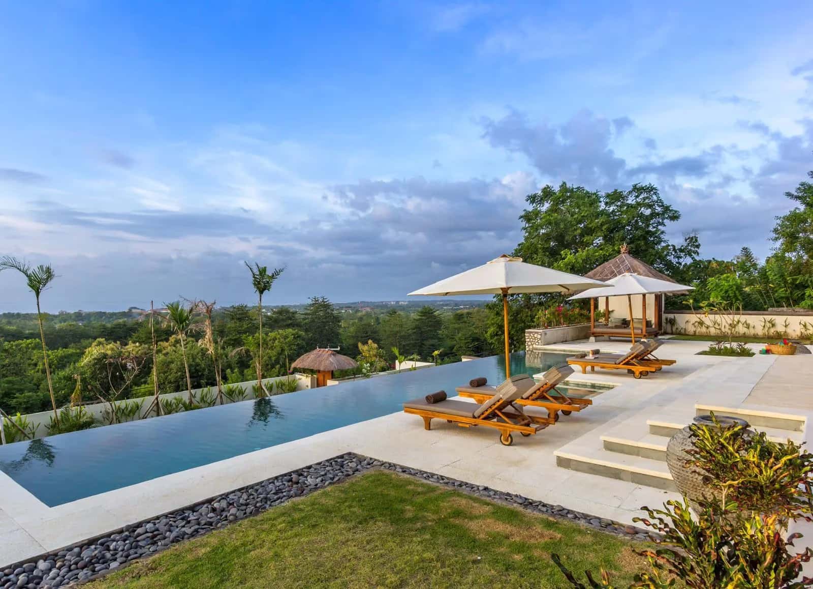 Elegant Pecatu Villa With Expansive Space And Modern Comforts — photo 1