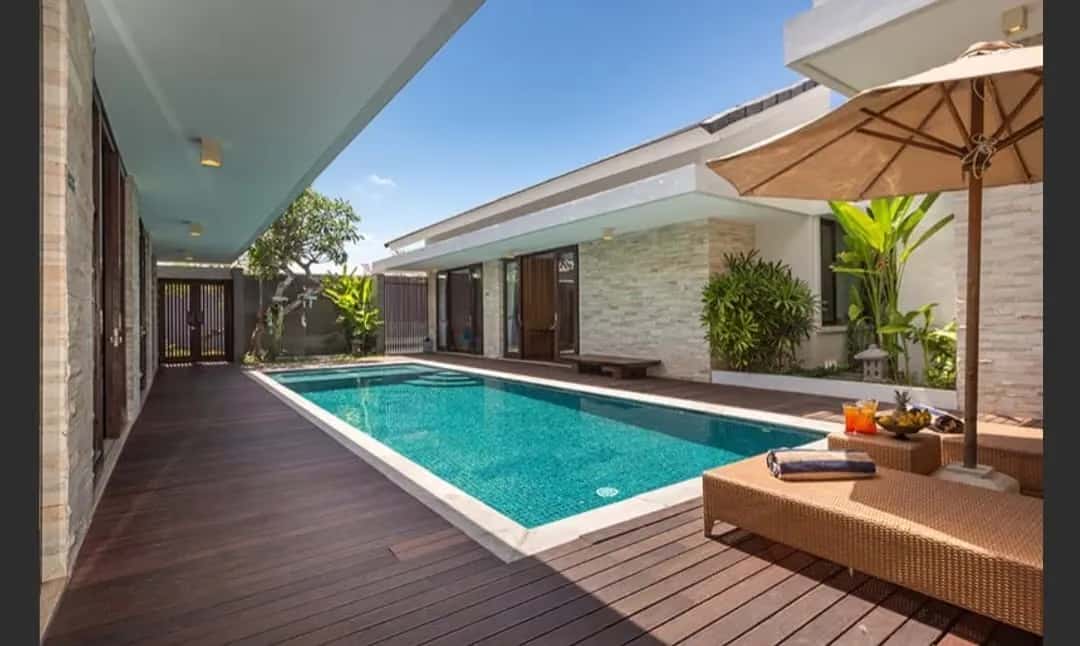Contemporary 5-Bedroom Villa In Nusa Dua With Ocean View Rooftop — photo 1