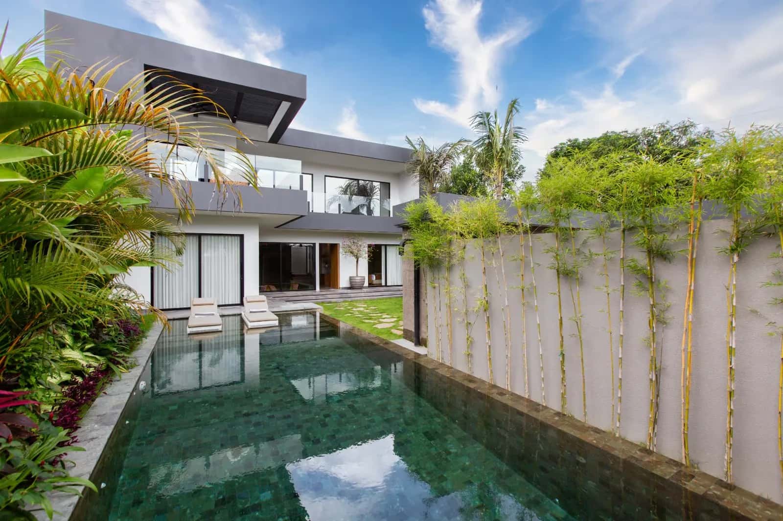 Stylish Villa In Buduk With Modern Comfort And Convenience — photo 1