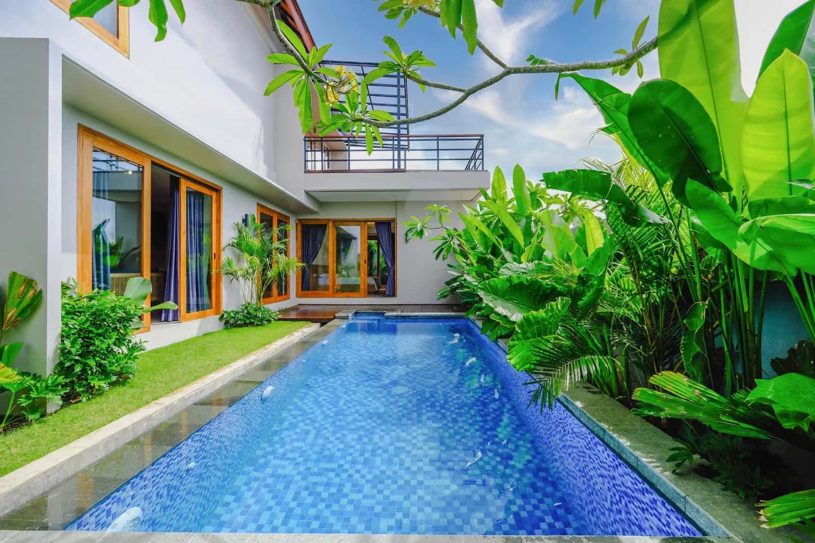 Modern 3-Bedroom Villa In Jimbaran With Strategic Location — photo 1