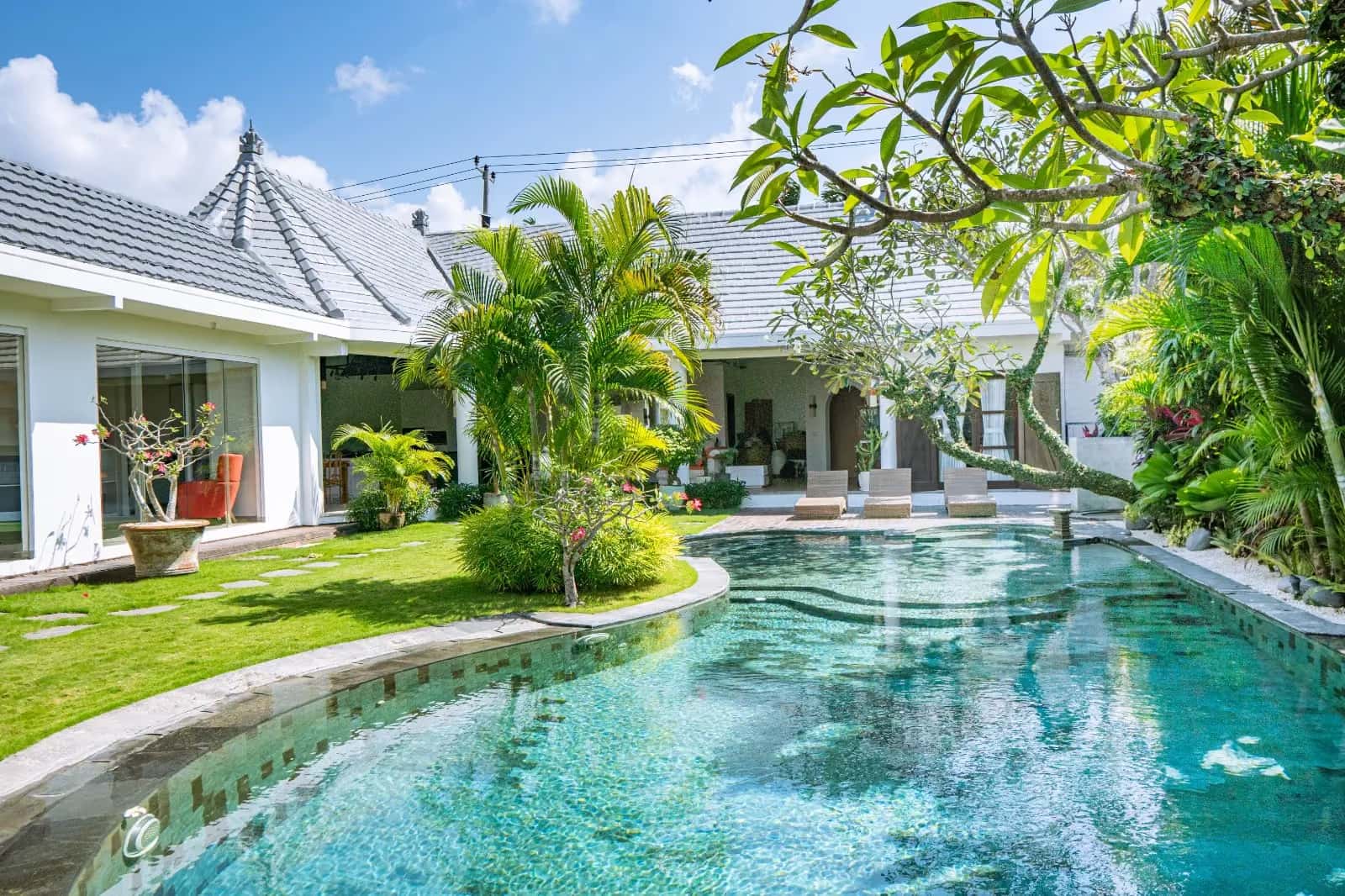 A Rare Five Bedroom Sanctuary In The Heart Of Umalas — photo 1