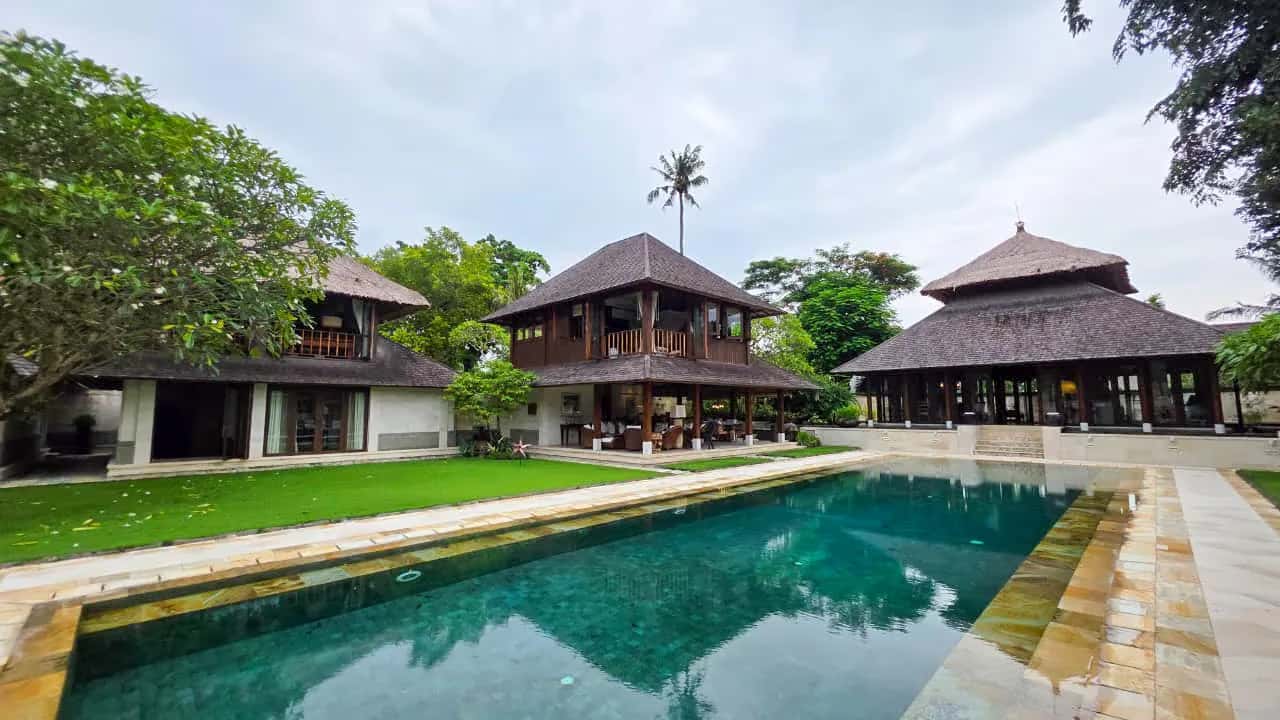 A Grand Sanur Villa With The Beach At Your Doorstep — photo 1