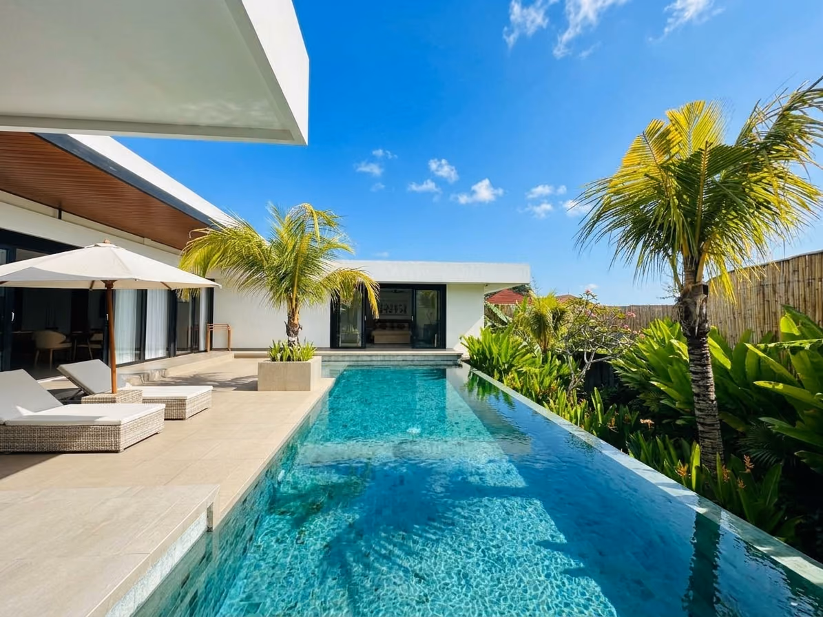 A SPACIOUS FREEHOLD JIMBARAN VILLA ON A LARGE PLOT OF LAND - photo 1