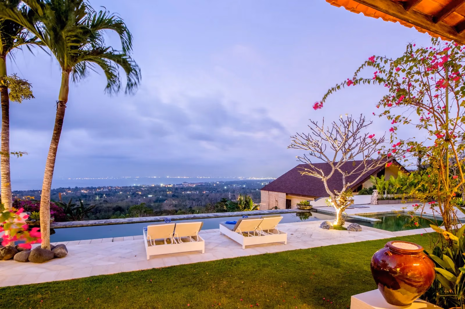 Freehold Villa On 20.6 Are With Stunning Views — photo 1