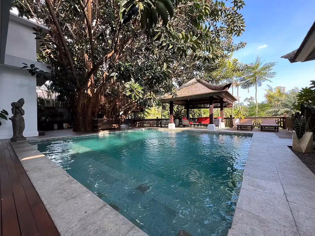 Stunning Luxury Villa On Expansive 24 Are Freehold Land — photo 1