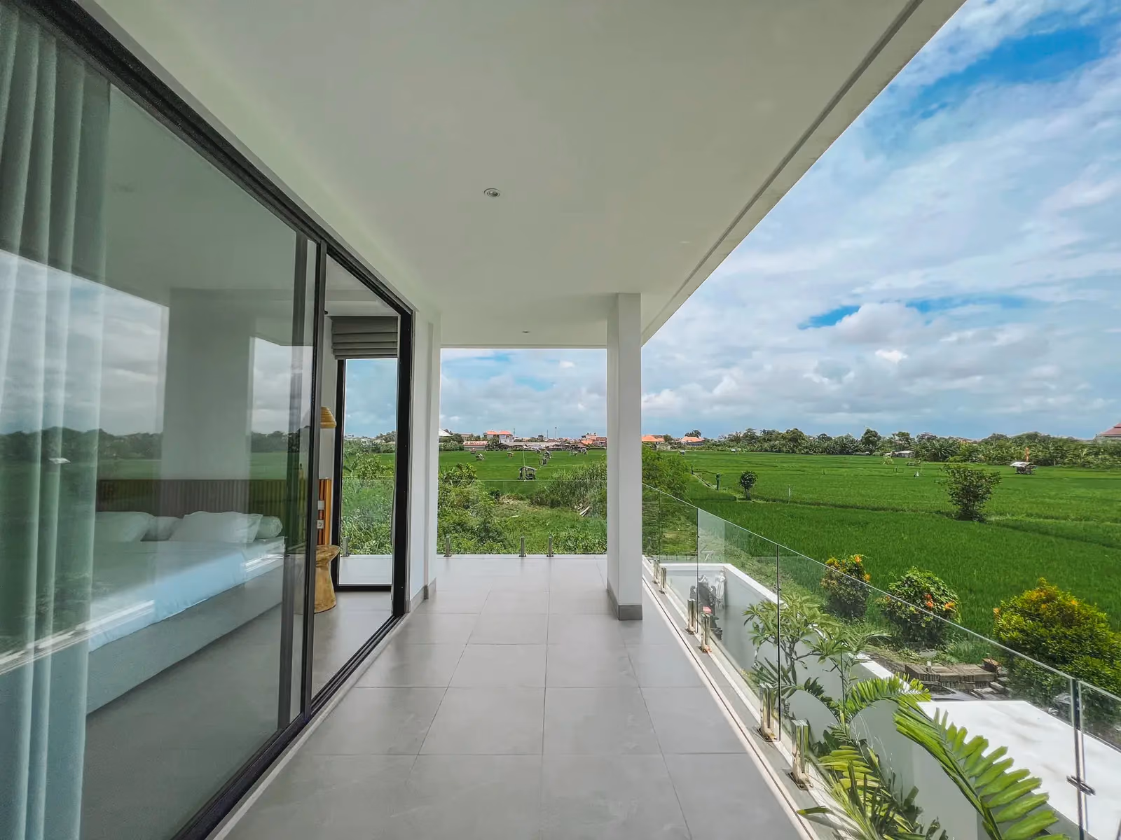 Luxurious Freehold Villa With Panoramic Rice Field Views — photo 1