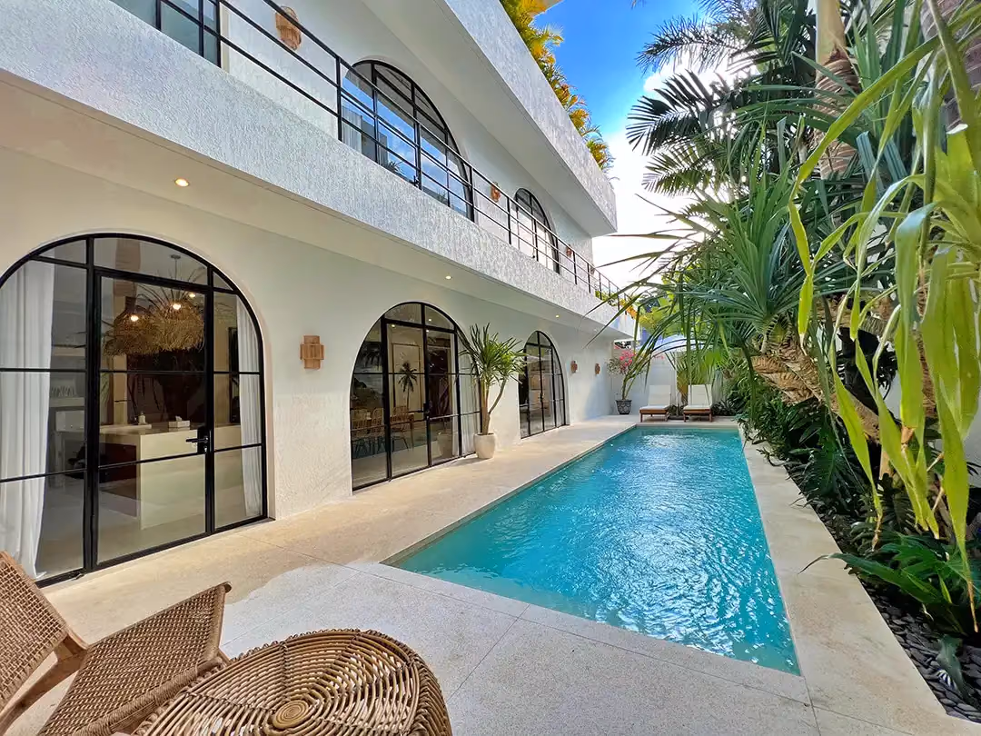 Brand New Freehold Mediterranean Villa — photo 1