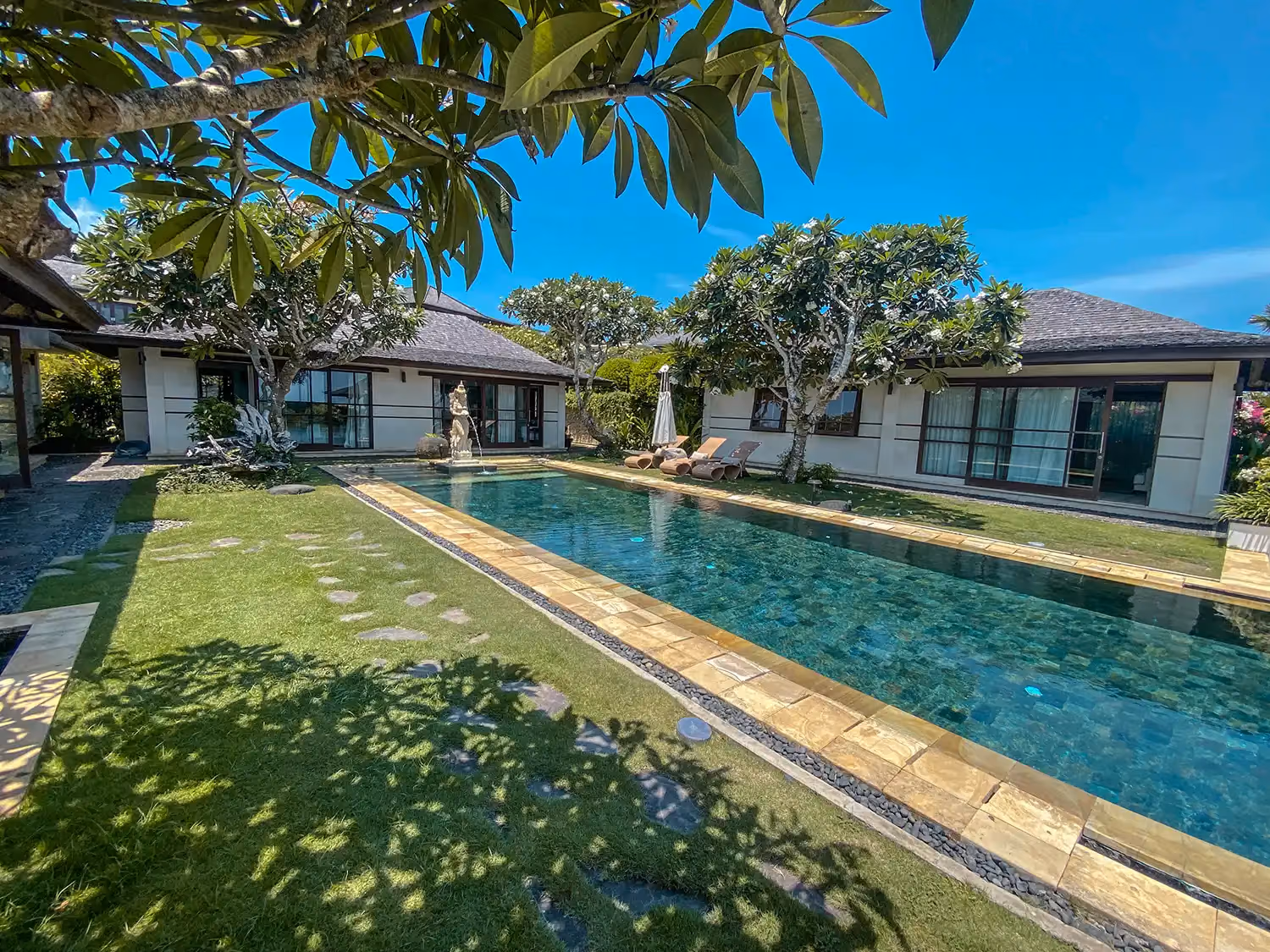 Majestic Luxury Villa In A Cliff-Front Estate In Pandawa — photo 1