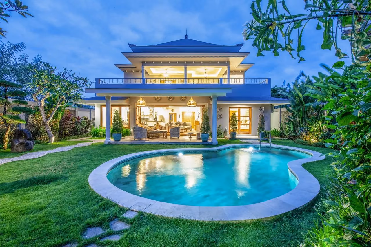 Elegant Seminyak Villa: Spacious And Modern Retreat — photo 1