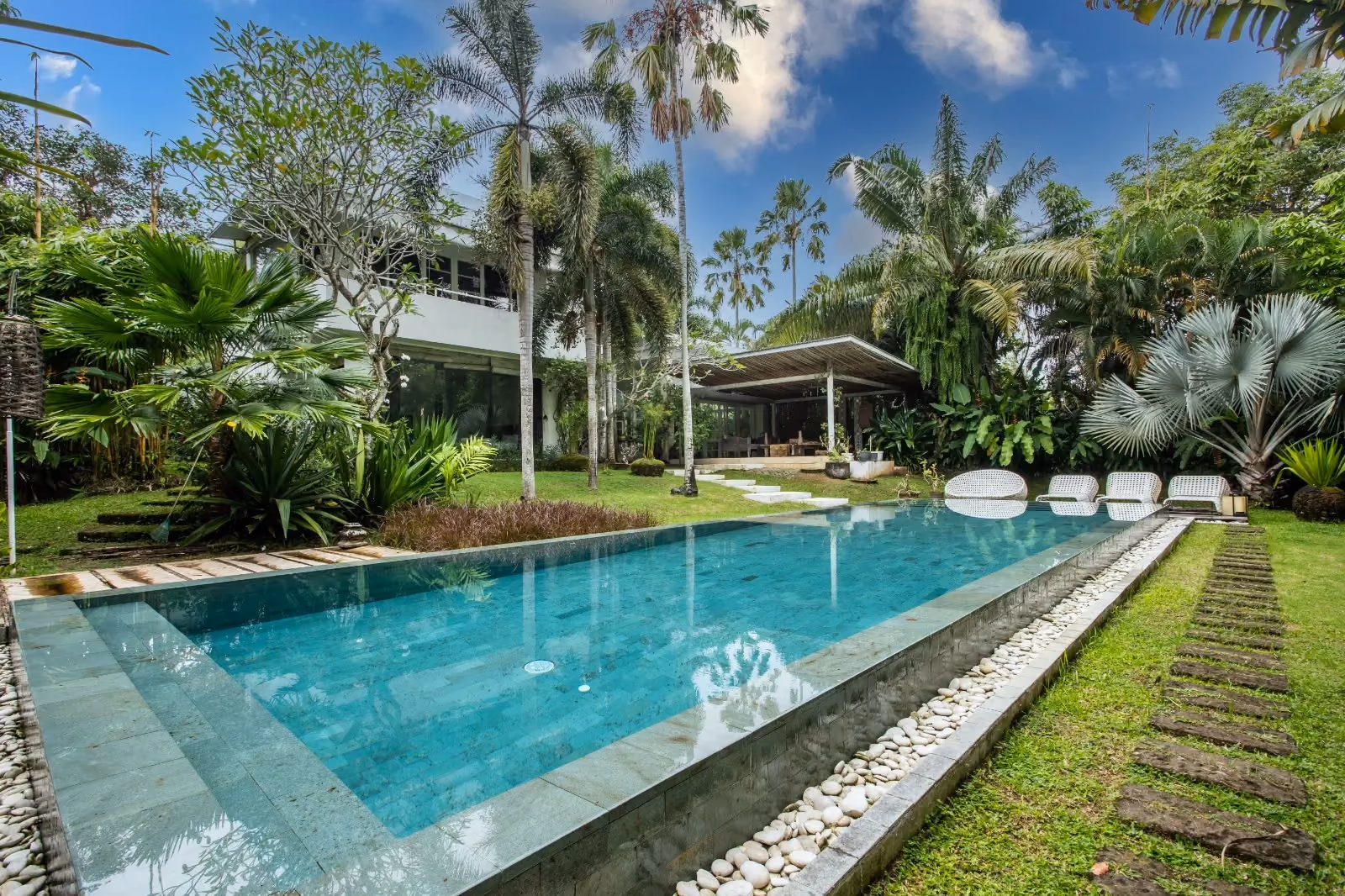 Exquisite Freehold Villa 2 Mins Drive To Kedungu Beach — photo 1