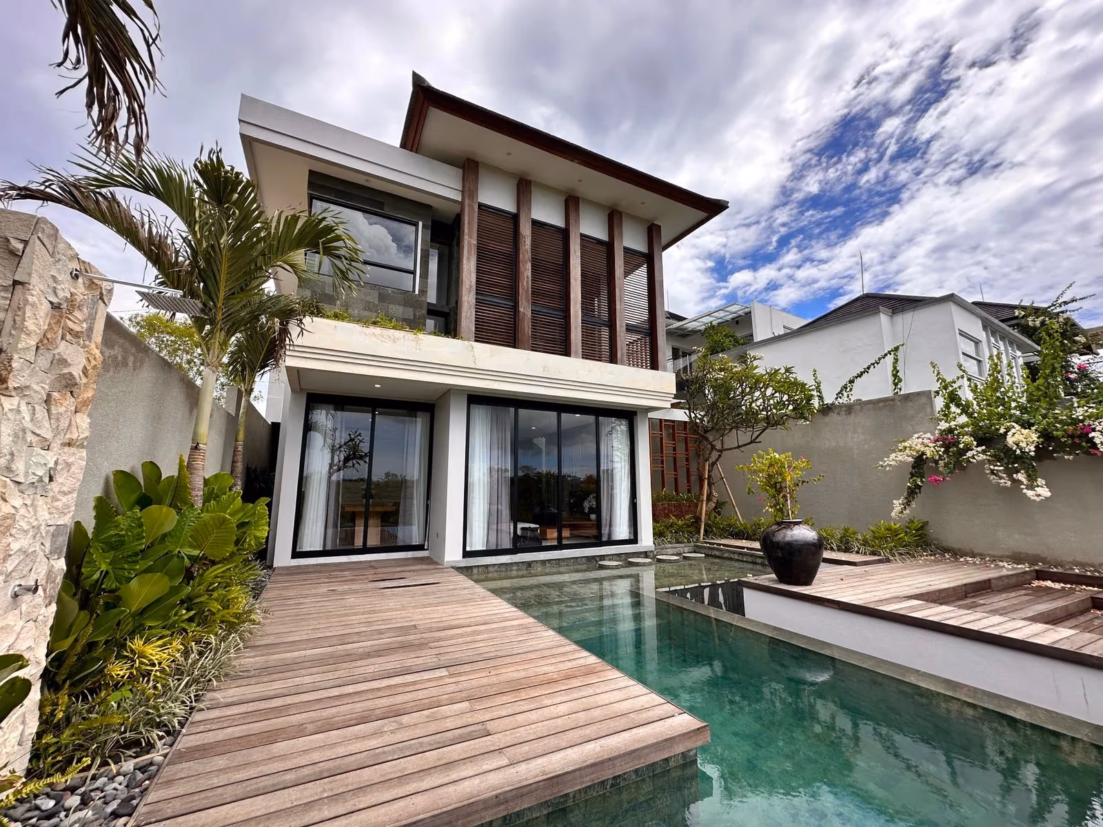 Brand New Villa For Sale In Jimbaran With Gwk Statue And Airport View — photo 1