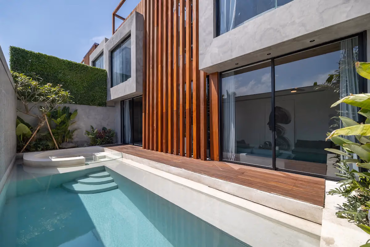 Brand New Villa Walking Distance To The Beach — photo 1