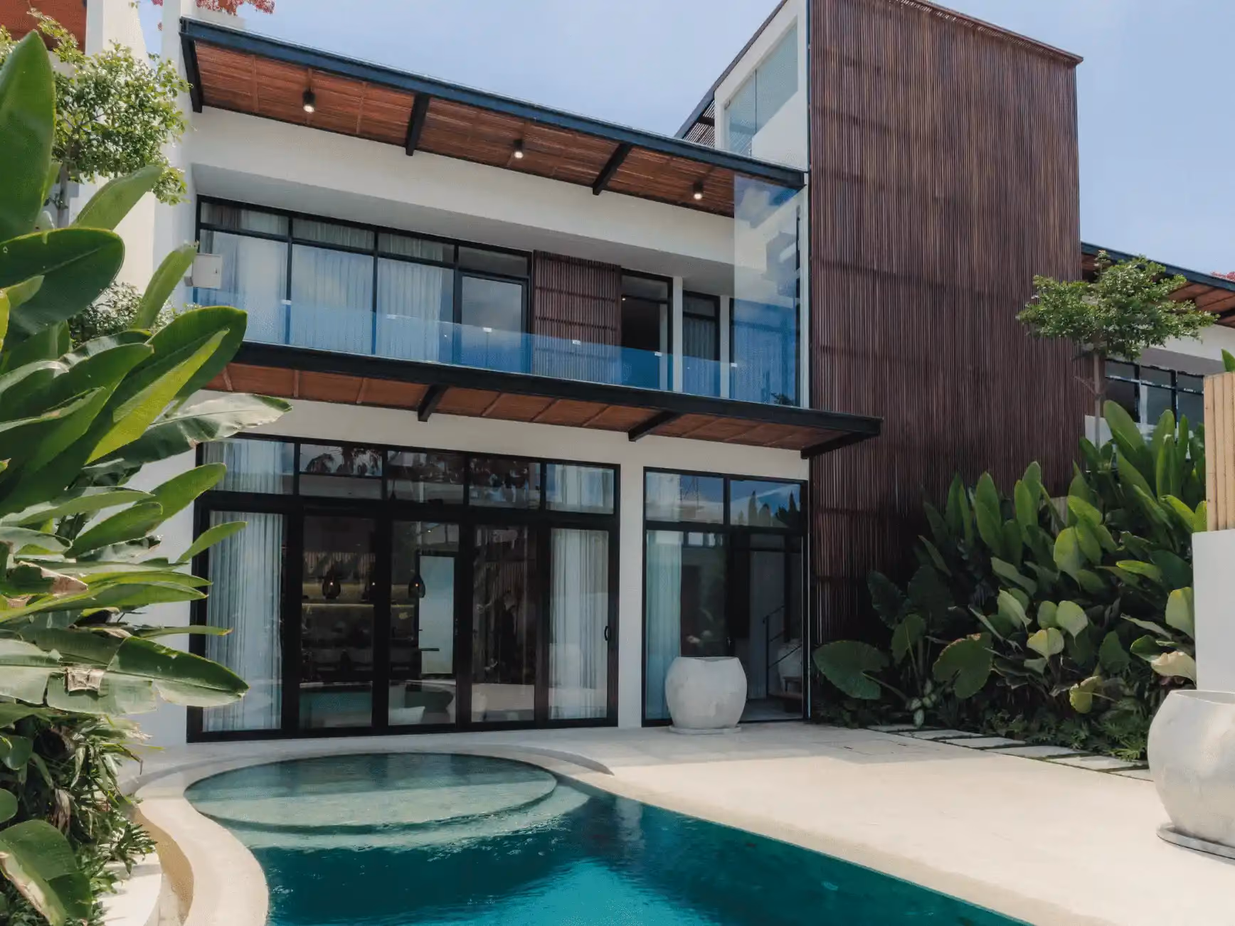 Modern 3-Bedroom Villa With Dual Swimming Pools In Canggu — photo 1