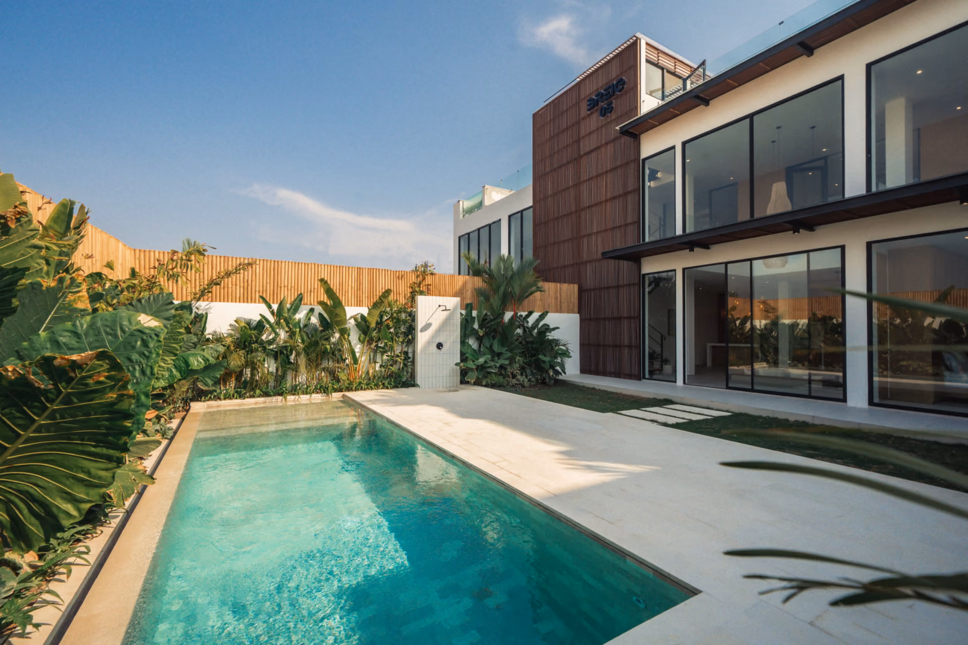 Contemporary Charm: 3-Bedroom Villa In Canggu — photo 1