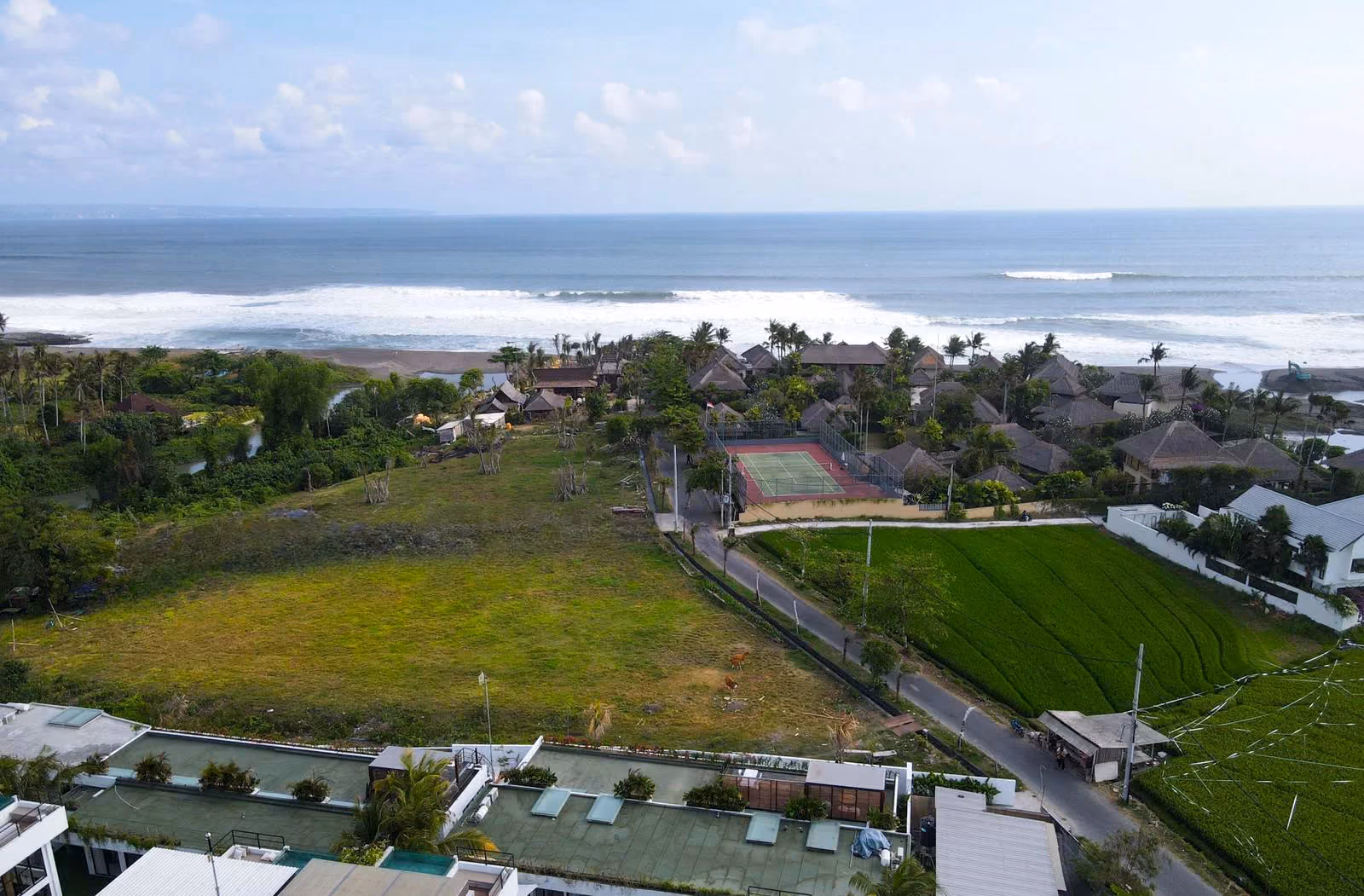 Contemporary Pererenan Villa With Ocean View Rooftop Lounge — photo 1