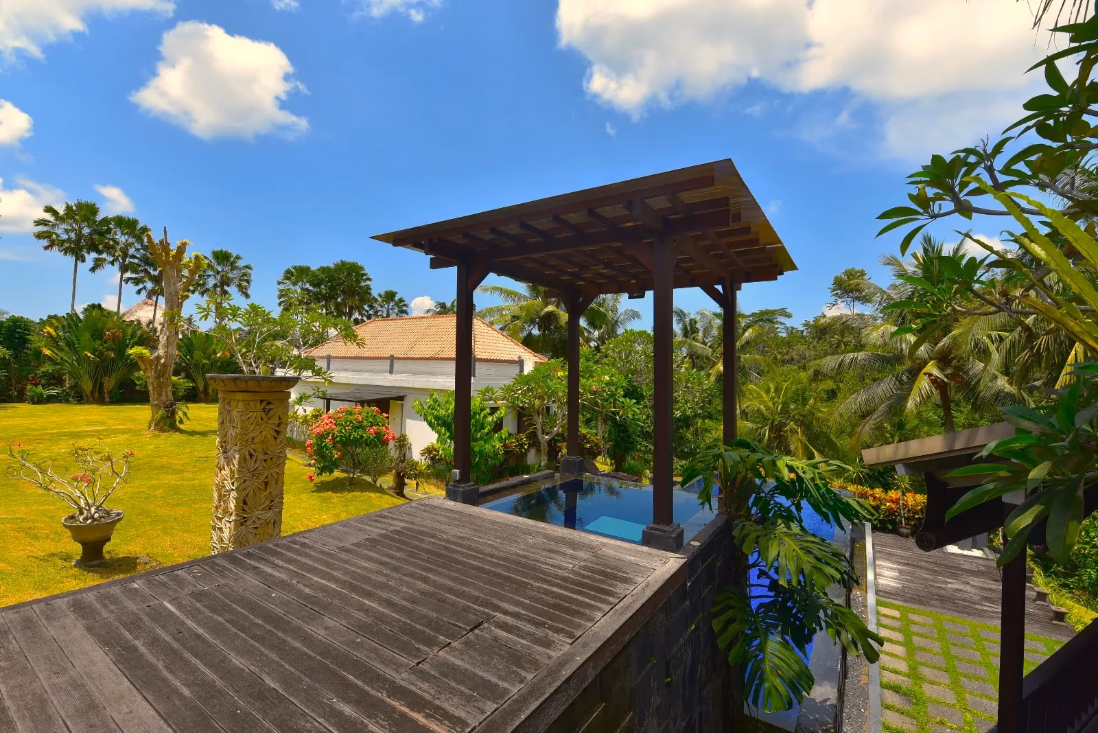 Expansive Luxury Living: A Haven With Jungle And River Vistas — photo 1