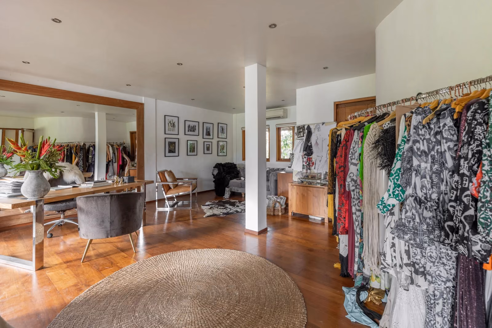 Expansive Luxury Villa : A Haven Of Modern Comfort — photo 1