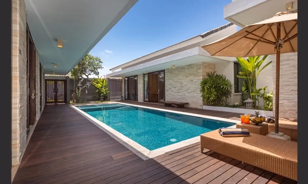 Contemporary 5-Bedroom Villa In Nusa Dua With Ocean View Rooftop — photo 1