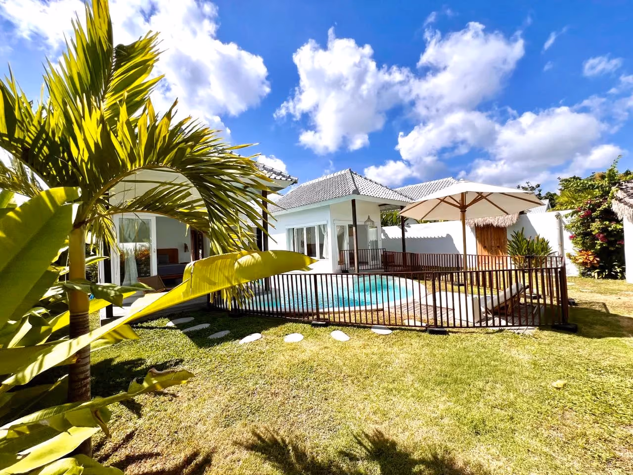 Stylish Bingin Villa With Open Concept Design And Easy Beach Access — photo 1