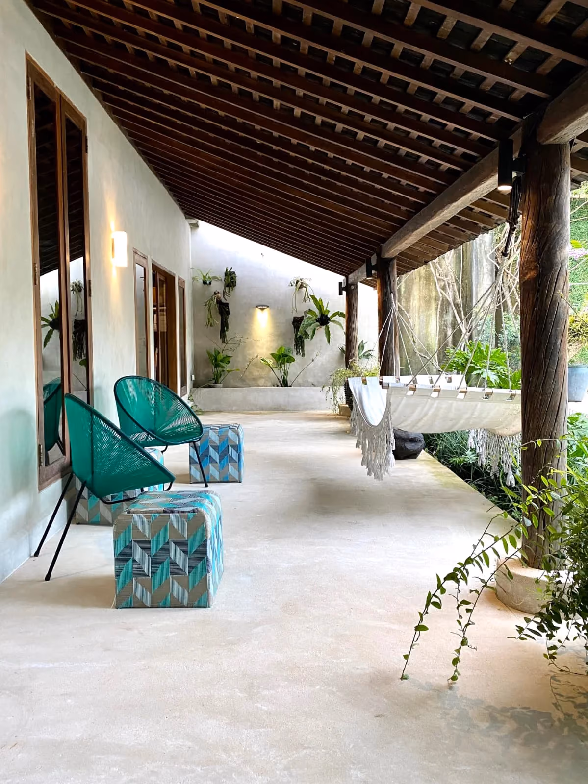 Seaside Comfort: 4-Bedroom Retreat In Batu Mejan — photo 1
