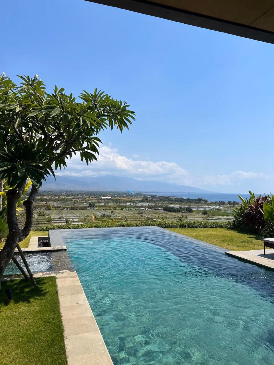 Contemporary Villa With Spectacular Views In North Bali — photo 1