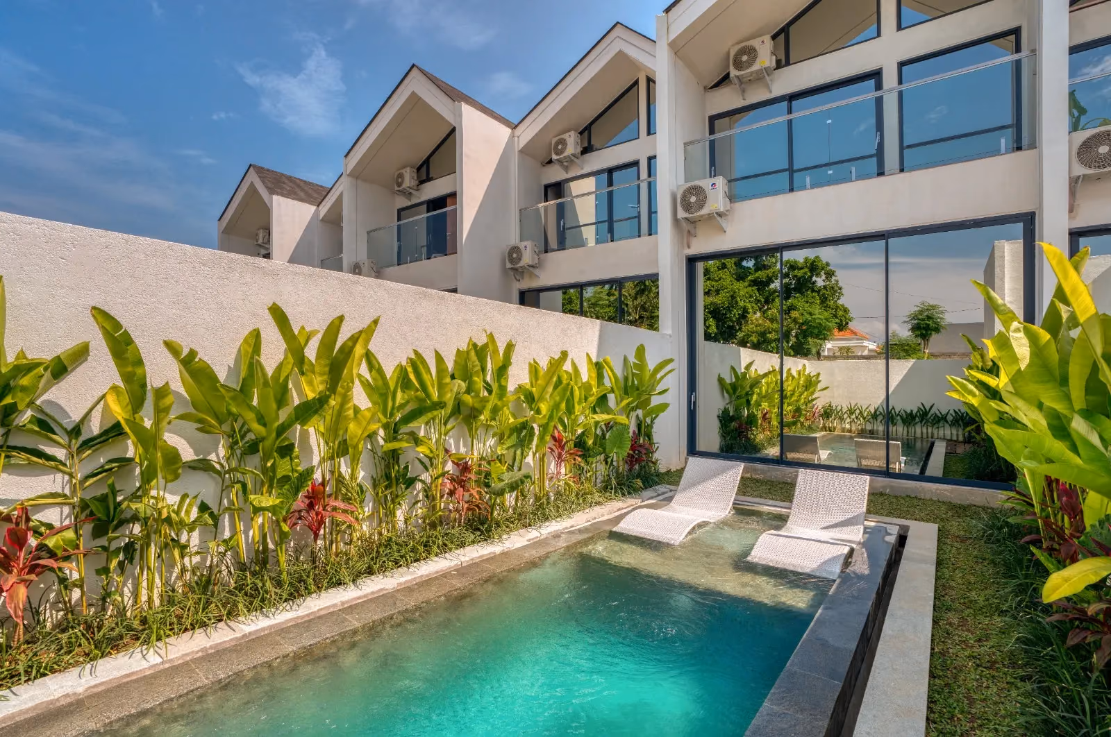 Cozy Two-Bedroom Villa In Kutuh With Convenient Access — photo 1