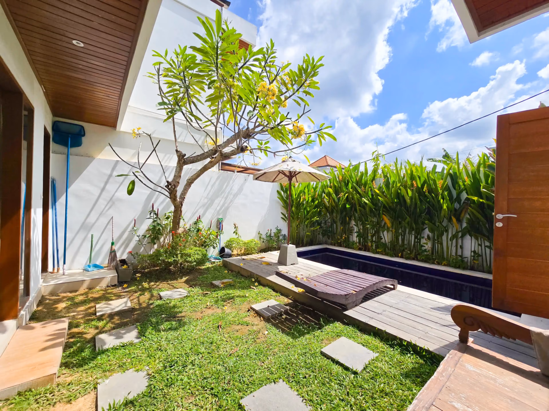 Cozy Villa With Rooftop Views In Cemagi — photo 1