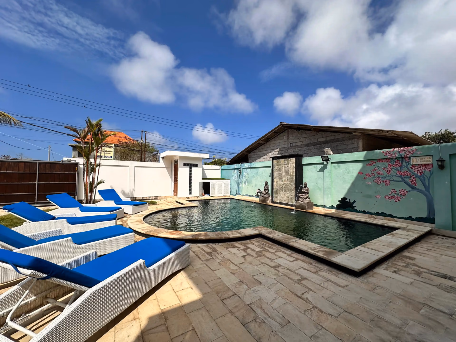 Spacious 5-Bedroom Villa In Kutuh With Pool And Garden — photo 1