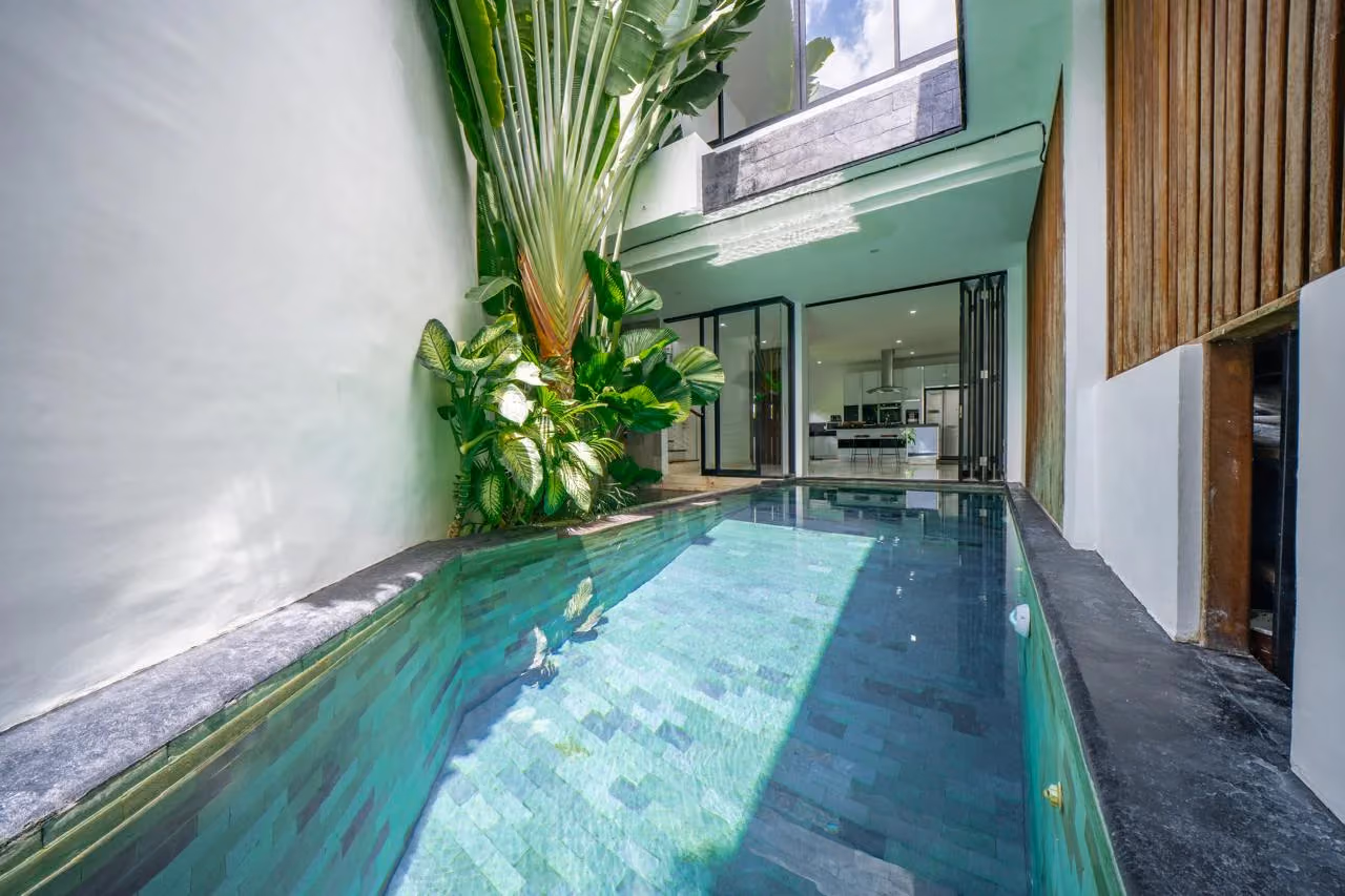 Modern Villa In Umalas With Expansive Rooftop Garden — photo 1