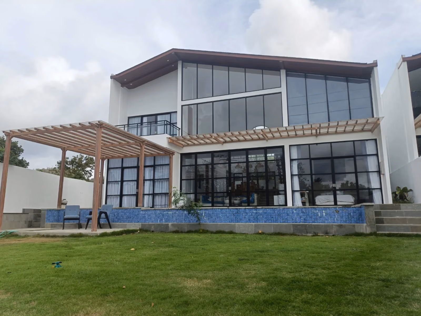 Elegant 4-Bedroom Villa On Expansive 6 Are Land With Ocean Views — photo 1