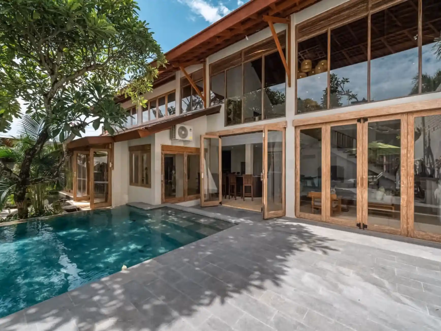 Spacious Neo Bali Contemporary Villa Near Batu Belig Beach — photo 1