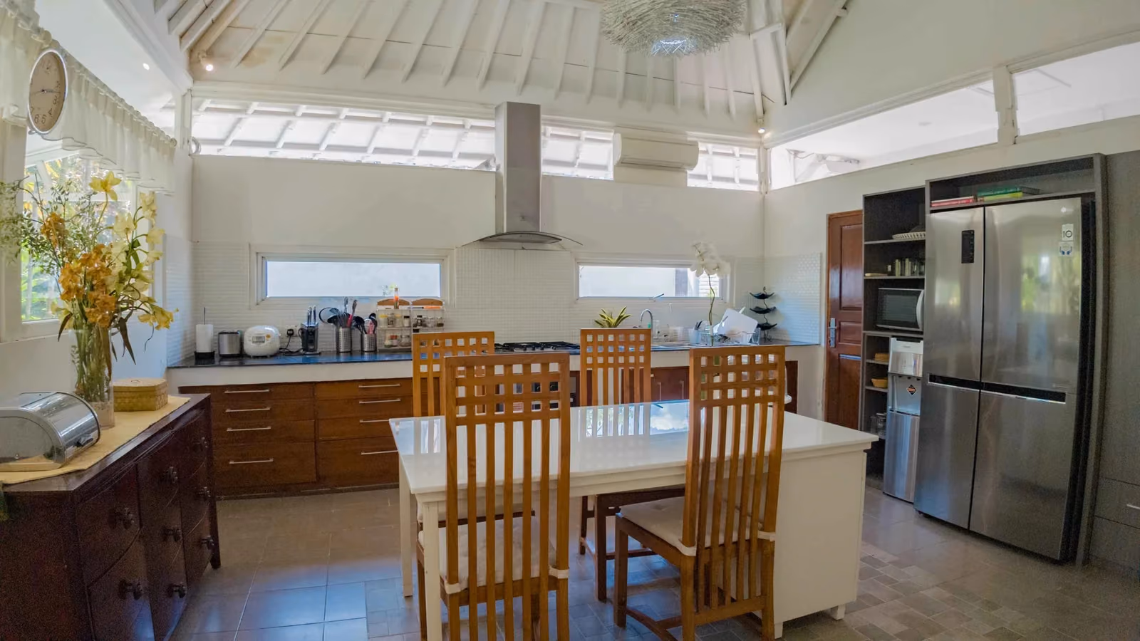 Luxurious 3-Bedroom Villa In Kerobokan — photo 1