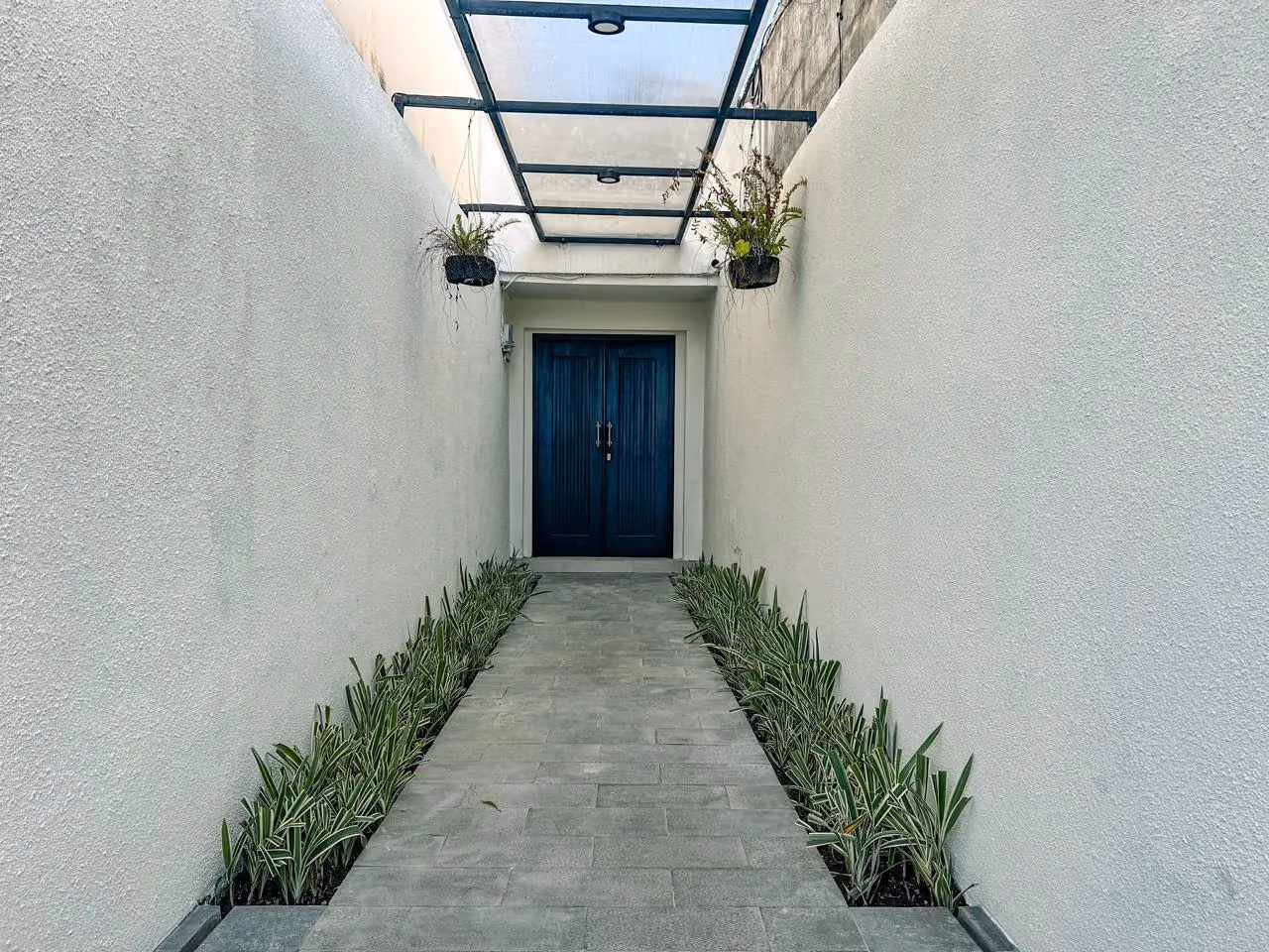Modern 3-Bedroom Villa With Rooftop In Seminyak — photo 1