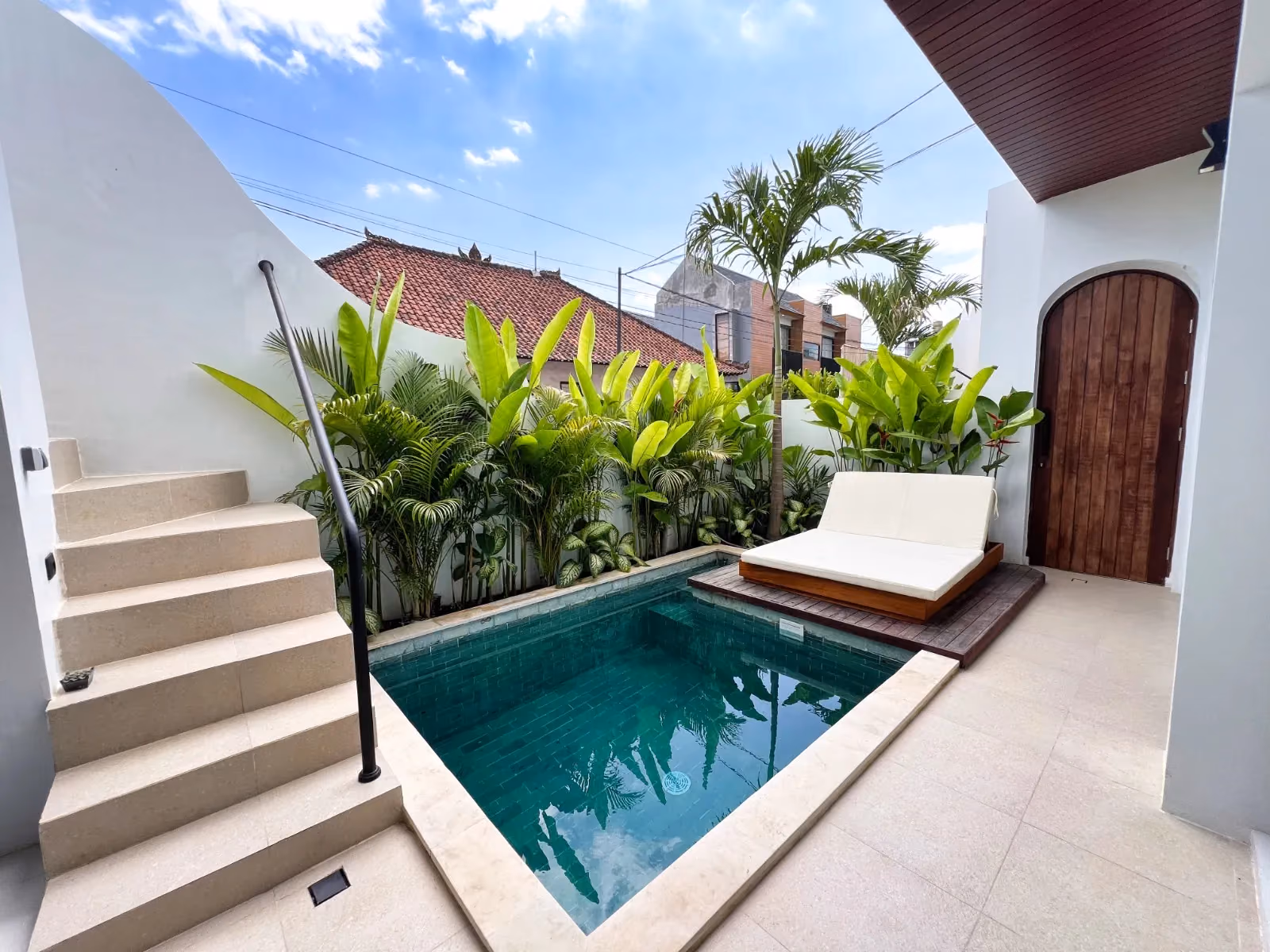 Modern Villa Close To Cemagi Beach — photo 1