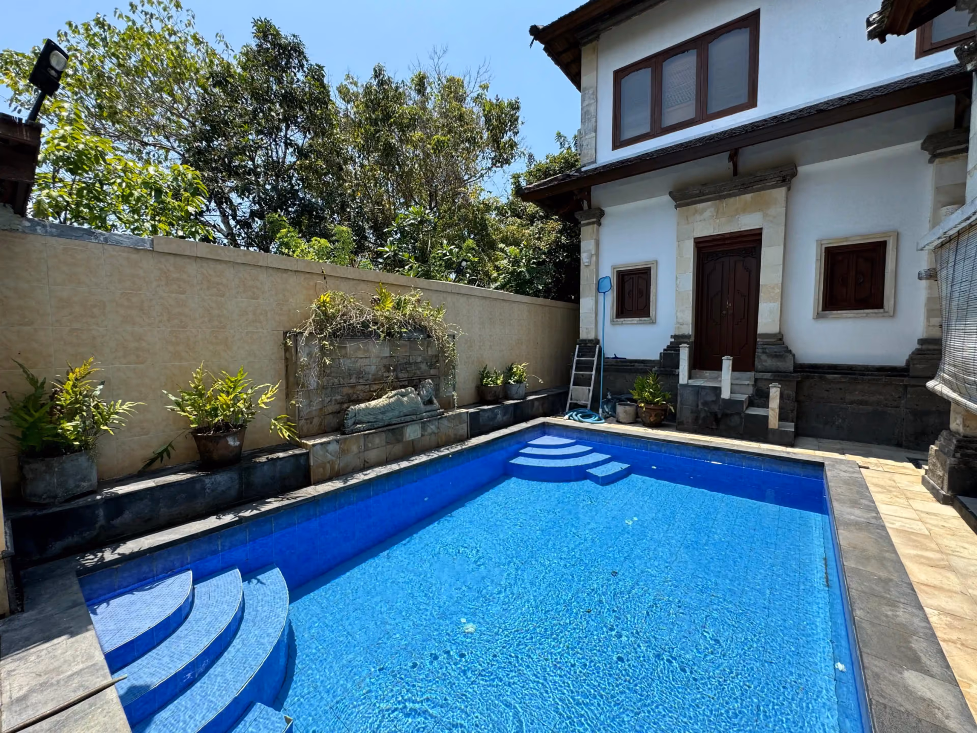 Stylish Renovated Villa With Teak Wood Accents In Ungasan — photo 1