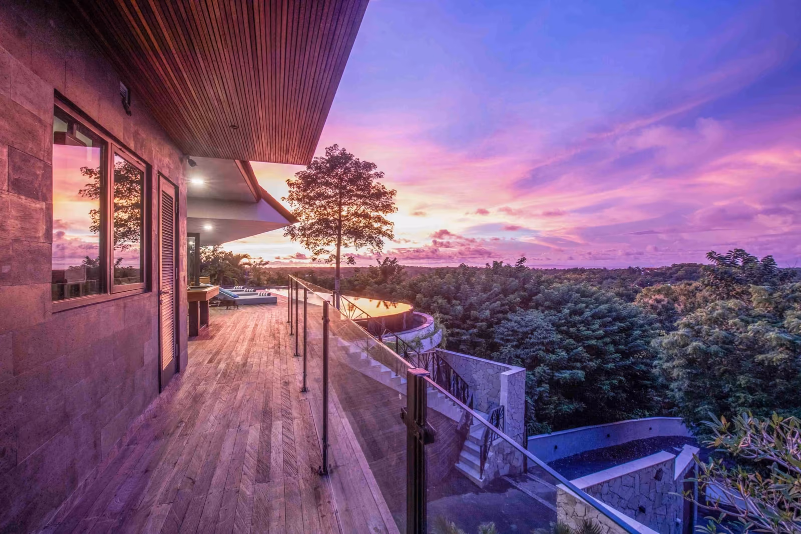 Stunning Six-Bedroom Villa With Panoramic Seaview And Sunset — photo 1