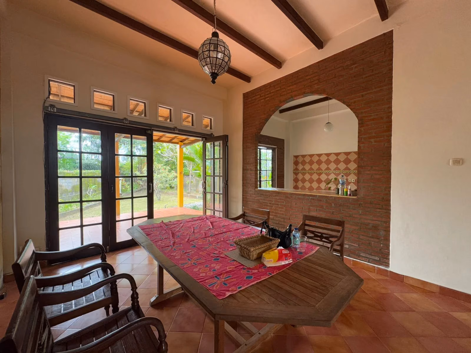 Charming 3-Bedroom House In Prime Berawa Location — photo 1
