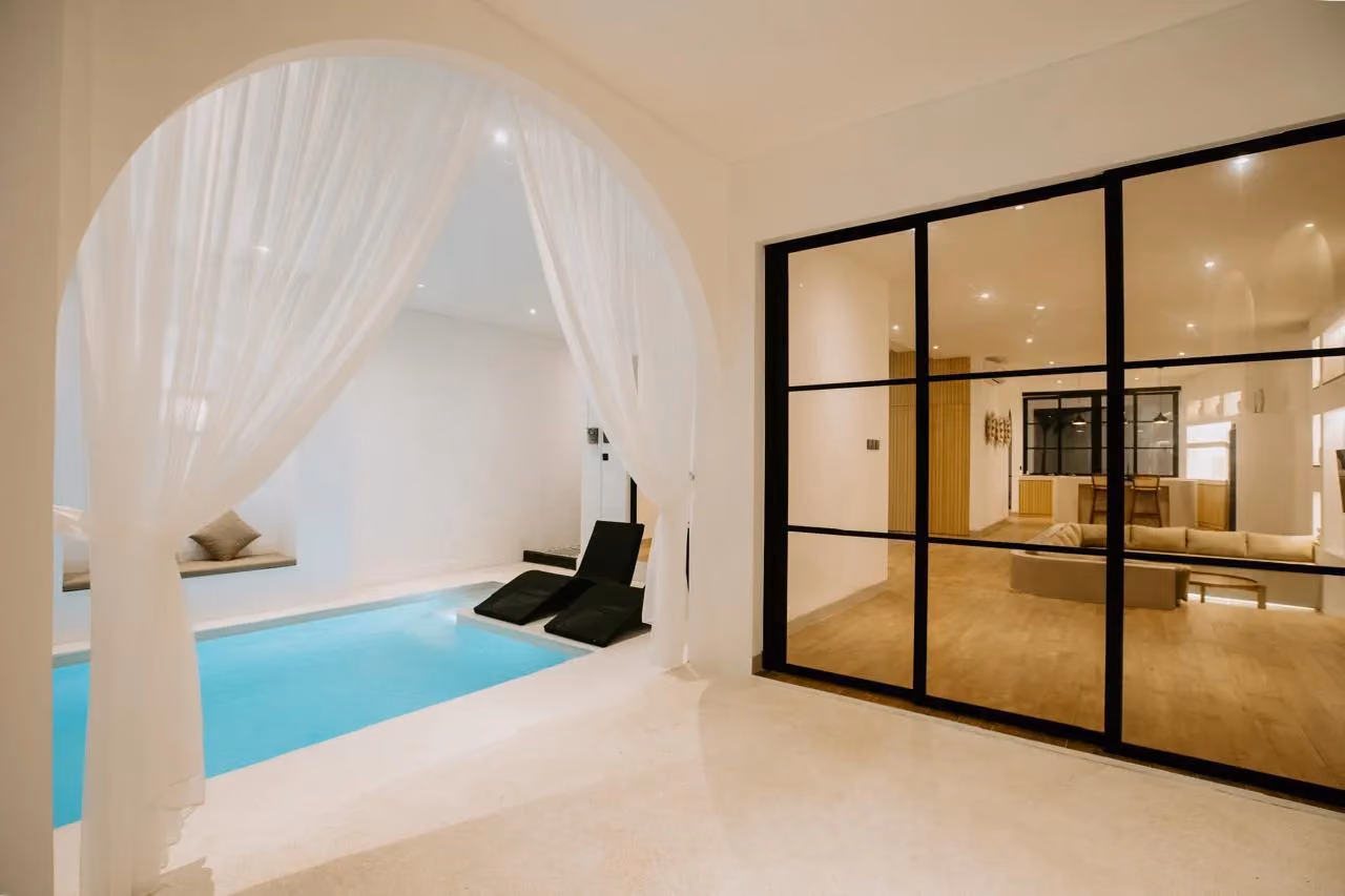 A Contemporary Villa Blending Comfort & Serenity — photo 1