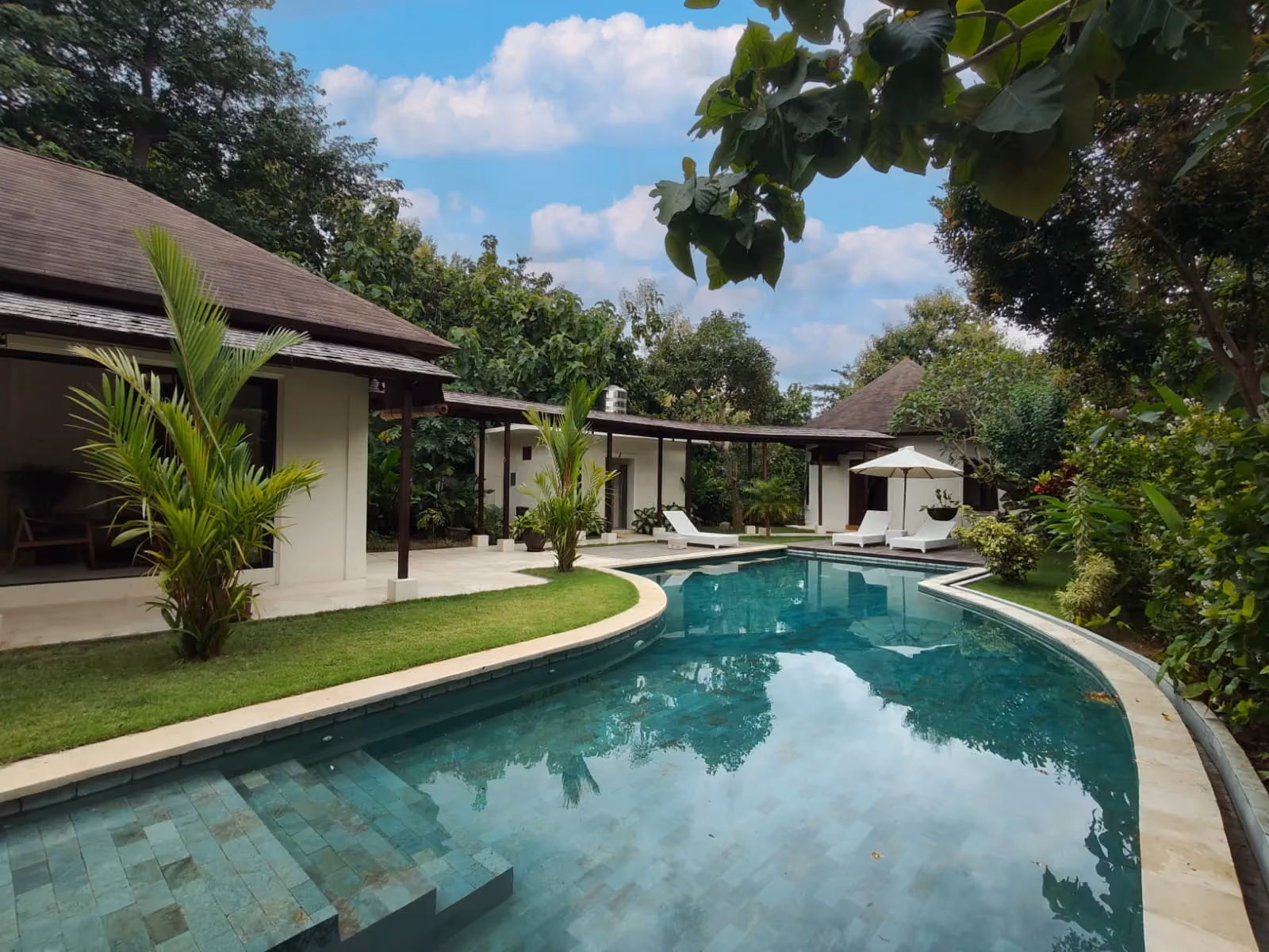 Spacious Family Villa In A Quiet Jimbaran Location — photo 1