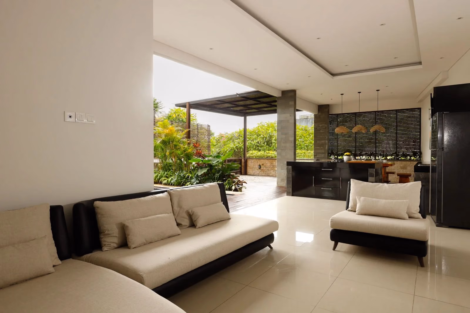 Balinese Villa In Benoa With Stunning Views — photo 1