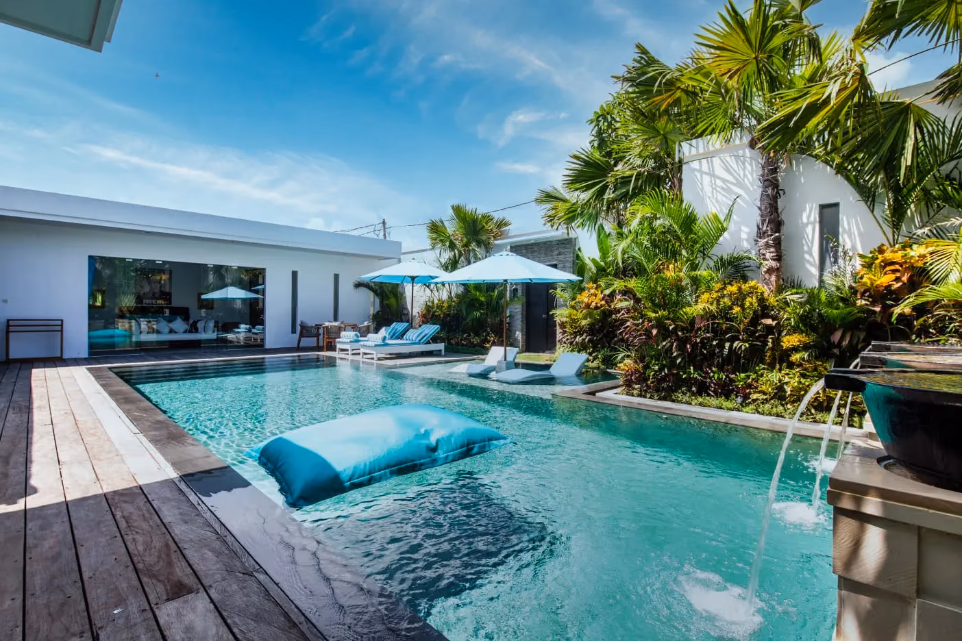 Stylish 3-Bedroom Villa Close To Berawa Beach — photo 1