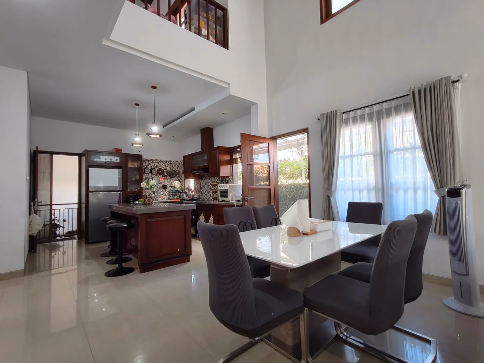 Refined Three-Level House With Iconic Gwk View In Jimbaran — photo 1