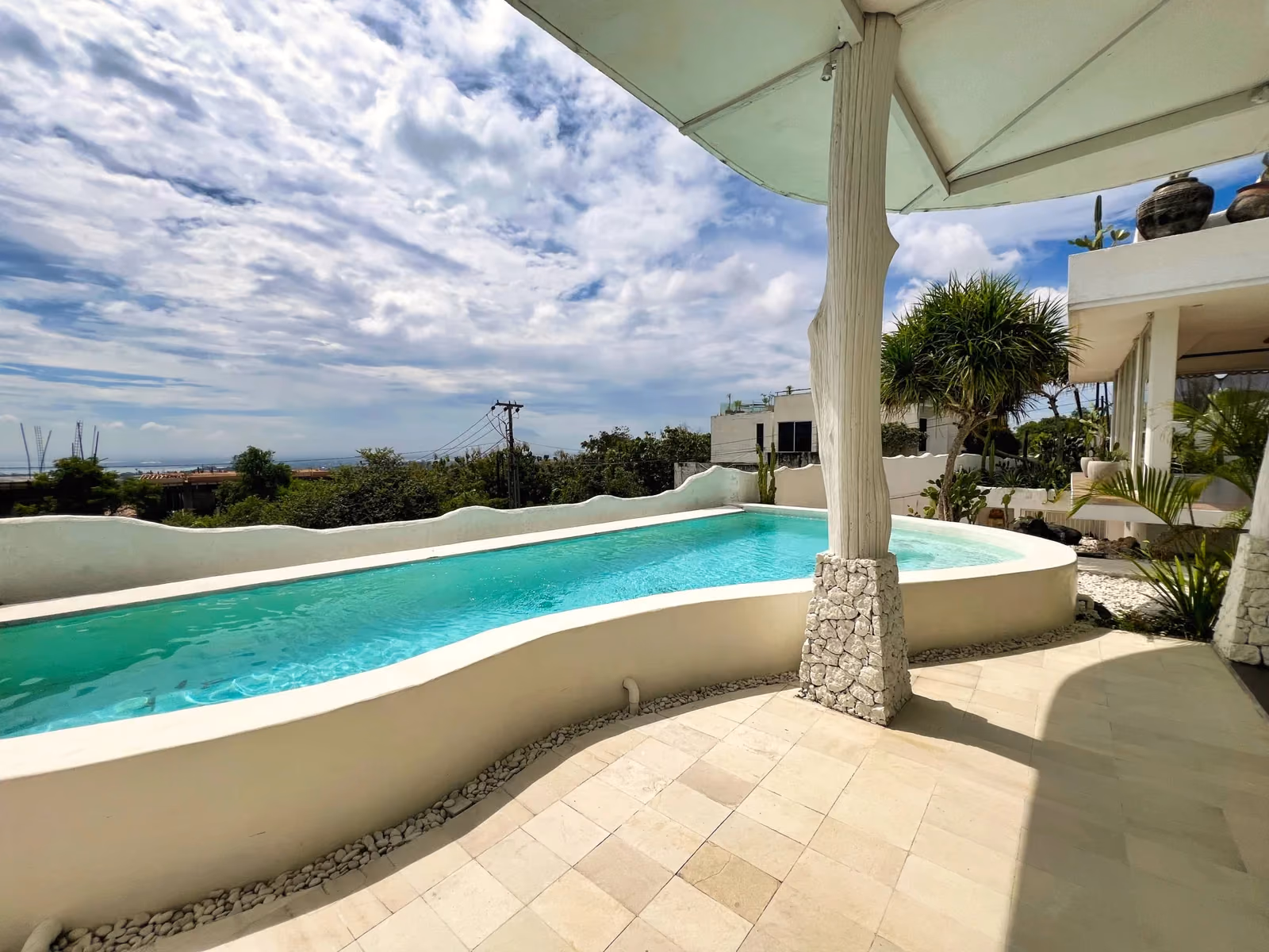 Captivating Freehold Villa With Panoramic Coastal And Landmark Views In Ungasan — photo 1