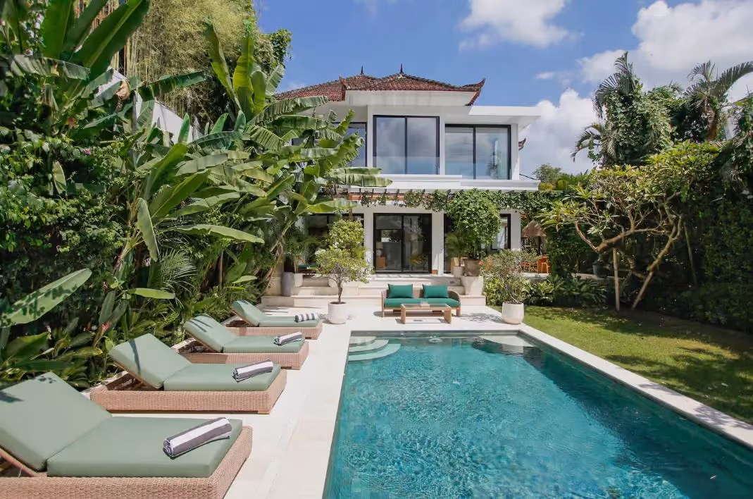 Inviting 5-Bedroom Villa Steps From Echo Beach In Batu Mejan, Canggu — photo 1