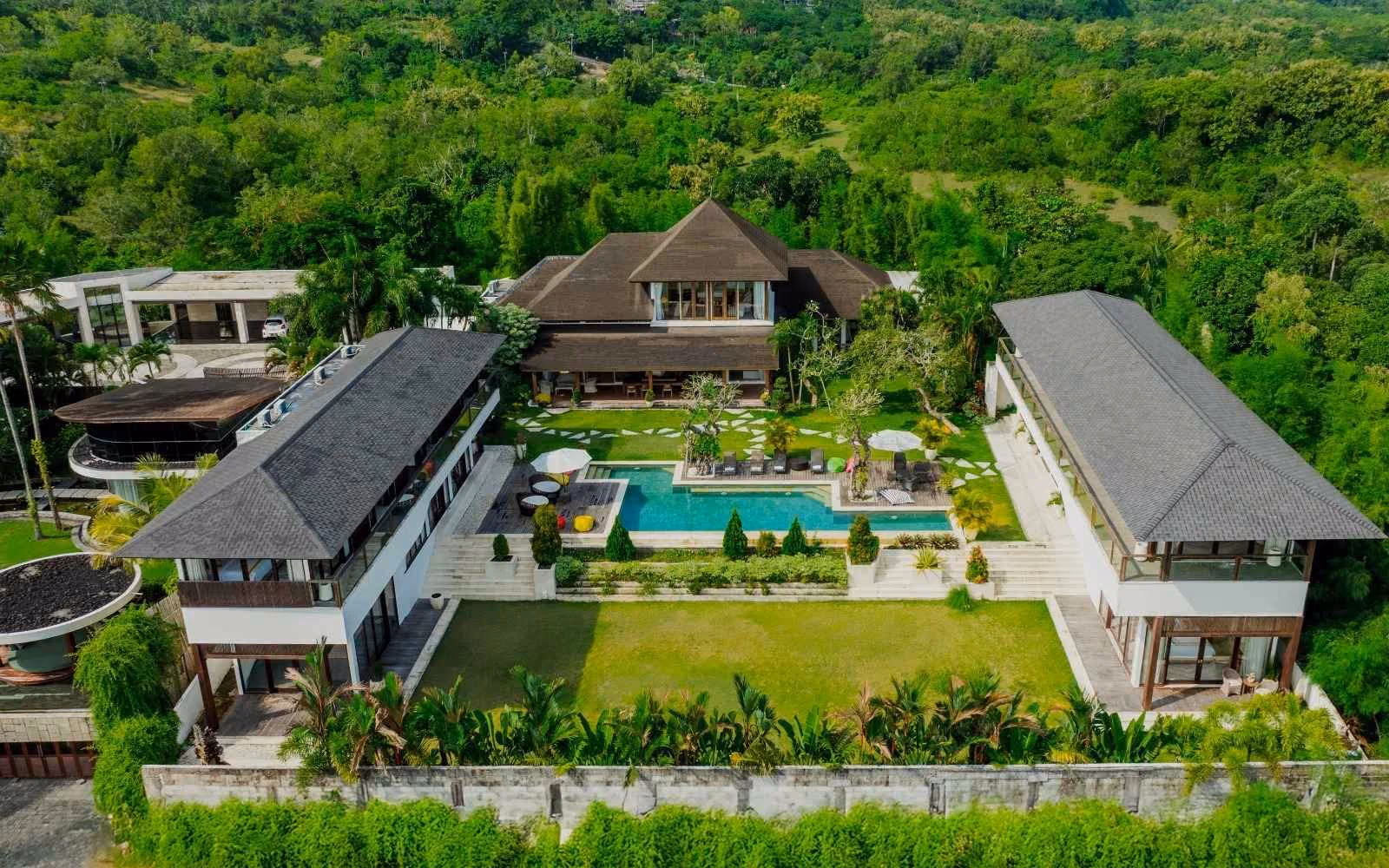 Clifffront Freehold Estate With Panoramic Ocean Views In Pecatu Uluwatu — photo 1