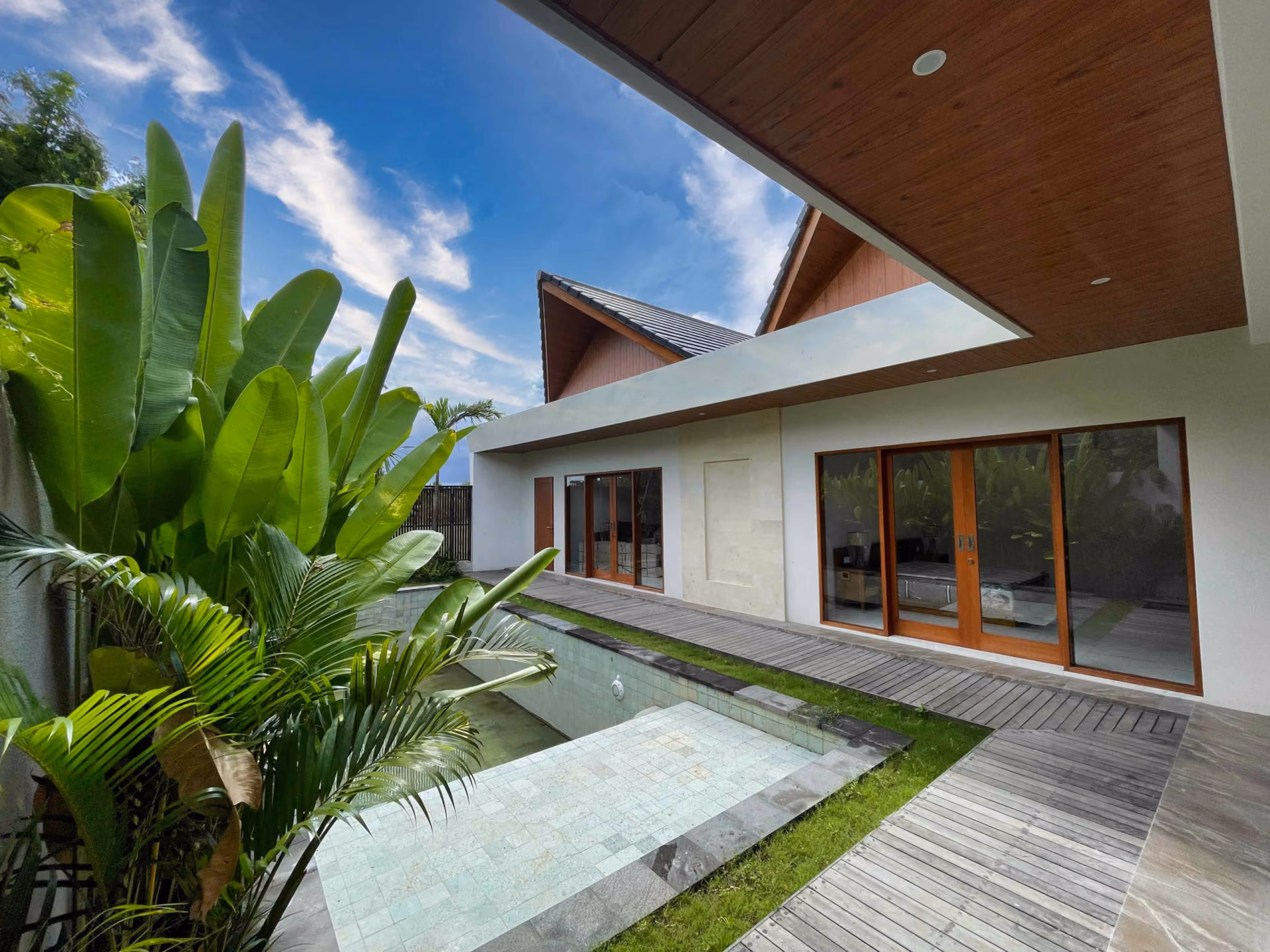 Tropical Living With Thoughtful Design In Denpasar’S Strategic Location — photo 1