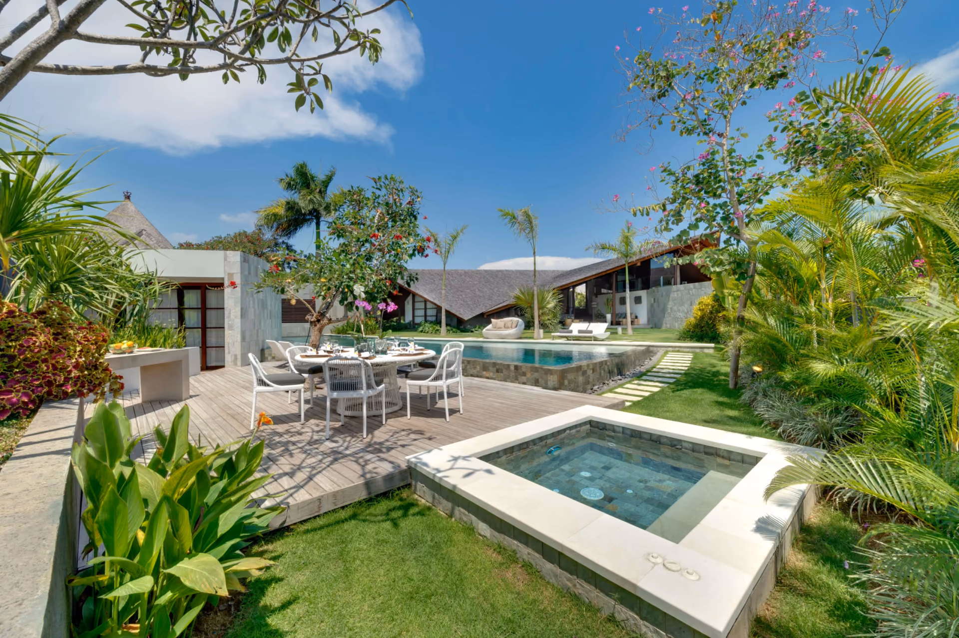 Luxury Villa Living With Spa And Media Room In Seminyak — photo 1
