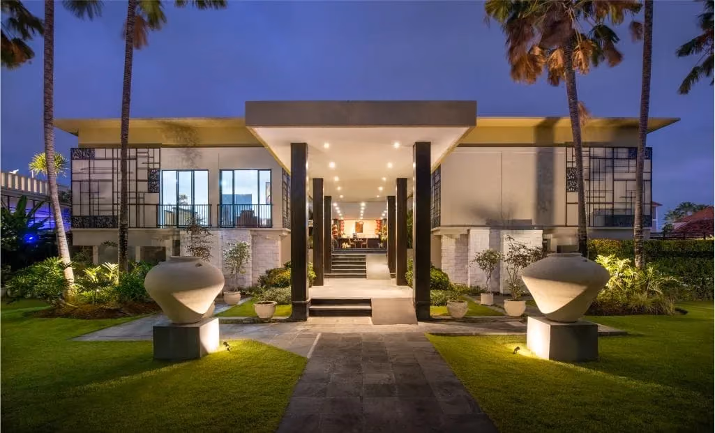 Expansive Freehold Villa Complex In Batu Belig-Seminyak With Premium Facilities — photo 1